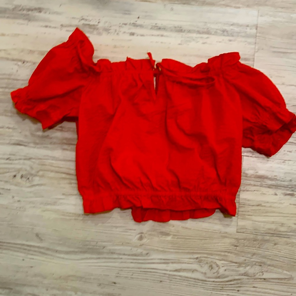 US small. Cropped red blouse